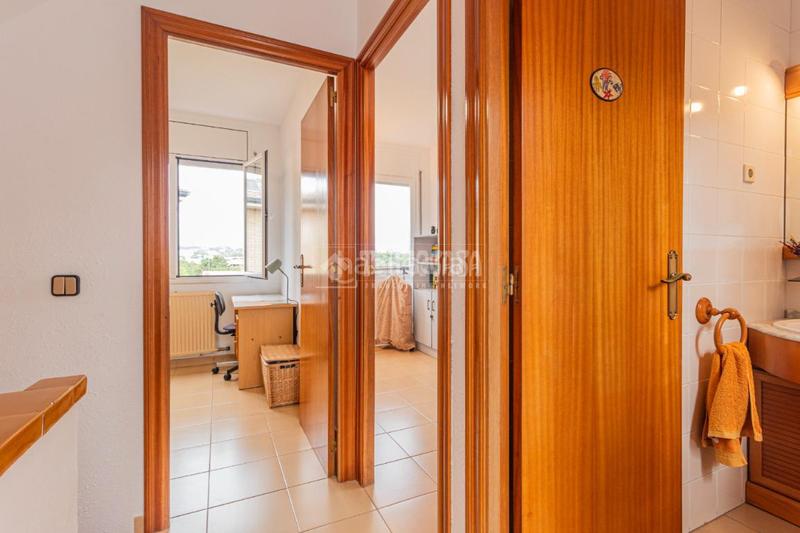 Foto 9820c6d2-f716-4d27-85ce-6fb99851dd73. Maison jumelée avec chauffage parking dans Sant Domènec Sant Cugat del Vallès