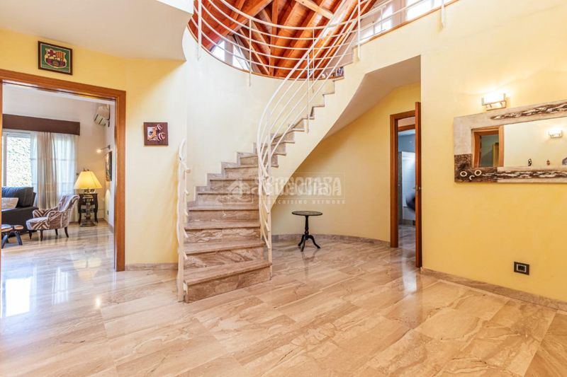 Foto 023d2d52-9b26-45c9-8008-c33020ff3e53. Casa amb calefacció aparcament a Mira-sol Sant Cugat del Vallès