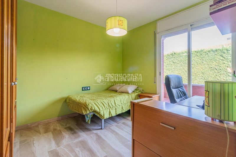 Foto 02b0fa0c-b2be-472d-a895-d08cfc3736a5. Casa amb calefacció aparcament a Mira-sol Sant Cugat del Vallès