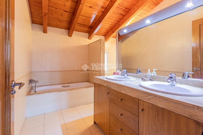 Foto 10c71b70-b8b0-4594-a615-9dd69eab2431. Casa amb calefacció aparcament a Mira-sol Sant Cugat del Vallès