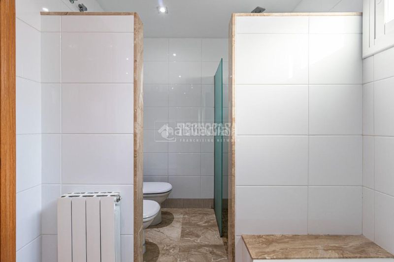 Foto 1e72a270-3040-4a00-9310-e55e7b4c7fad. Casa amb calefacció aparcament a Mira-sol Sant Cugat del Vallès