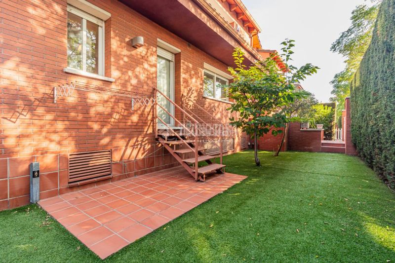 Foto 4660270d-0815-4299-b30e-23ecf42f8e35. Casa amb calefacció aparcament a Mira-sol Sant Cugat del Vallès