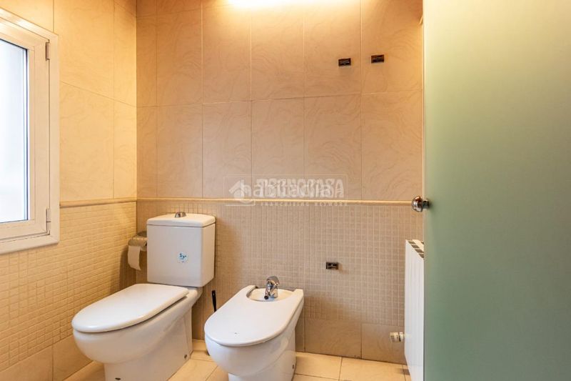 Foto 4b227fbe-67da-490f-b9d5-9cc73b2a87d1. Casa amb calefacció aparcament a Mira-sol Sant Cugat del Vallès