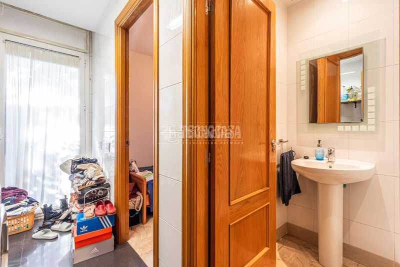 Foto 57bab61f-ccbb-4a48-b16f-89c857b60a48. Casa amb calefacció aparcament a Mira-sol Sant Cugat del Vallès