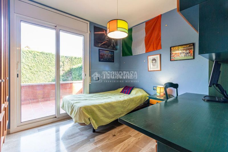 Foto 612de34f-6019-47fe-8250-6f711f692067. Casa amb calefacció aparcament a Mira-sol Sant Cugat del Vallès