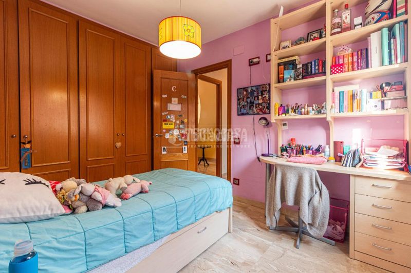 Foto 9cf0edd2-ccc5-4348-8153-c7161336442a. Casa amb calefacció aparcament a Mira-sol Sant Cugat del Vallès