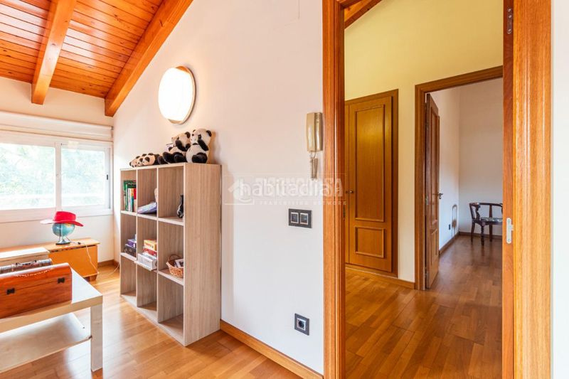 Foto a54ff9a8-78c3-4fb1-9b3a-0e953b97122d. Casa amb calefacció aparcament a Mira-sol Sant Cugat del Vallès