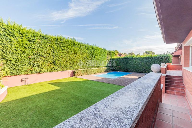 Foto a71958ef-580d-42d6-a41b-ab3d56080570. Casa amb calefacció aparcament a Mira-sol Sant Cugat del Vallès