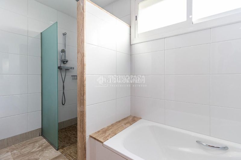 Foto c8684b09-732f-4709-8c01-e4418b41a3be. Casa amb calefacció aparcament a Mira-sol Sant Cugat del Vallès