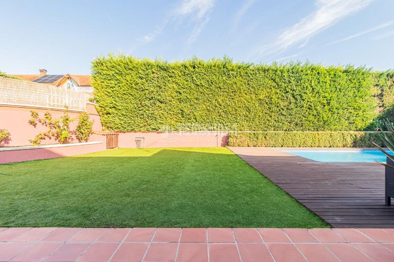 Foto dbcc1a0d-dc88-4e8b-a21e-e0d3b20ec64b. Casa amb calefacció aparcament a Mira-sol Sant Cugat del Vallès