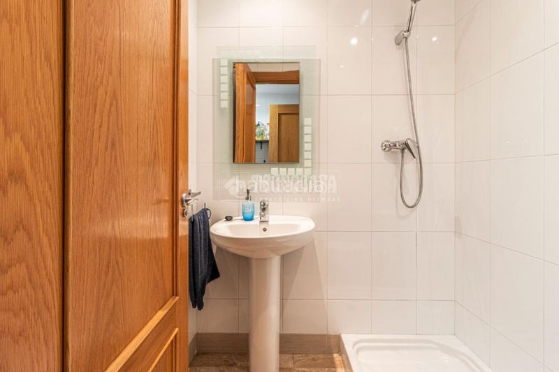 Foto fcc4f4fb-7950-4112-9423-7b255fb7bb15. Casa amb calefacció aparcament a Mira-sol Sant Cugat del Vallès