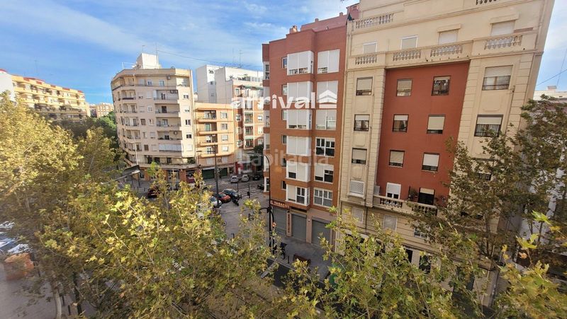 Foto b9b6aead-5b8c-4a71-b859-ac3cac6f90cd. Lloguer pis amb aparcament a Sant Antoni Valencia