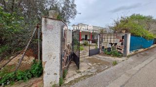 Chalet en Polígono del Aeropuerto. Parcela urbanizable en manises