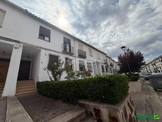 Maison jumelée à Almagro. Casa en venta en almagro