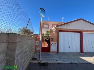 Casa aparellada a Pozuelo de Calatrava. Casa en venta en pozuelo de calatrava