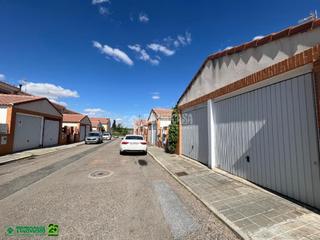 Casa aparellada  C. isla. Casa en venta en pozuelo de calatrava