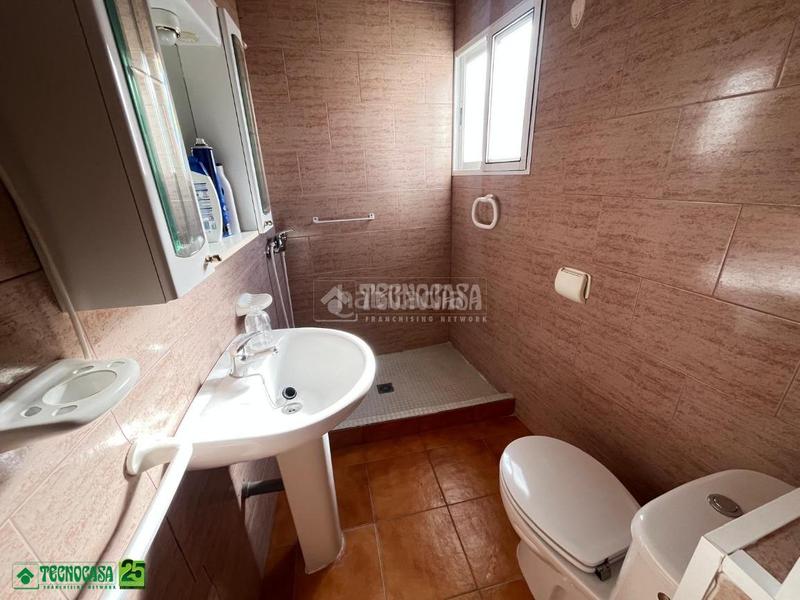 Foto 9f9cbc14-c591-4833-b09f-5a5c70d0d454. Casa aparellada a Pozuelo de Calatrava