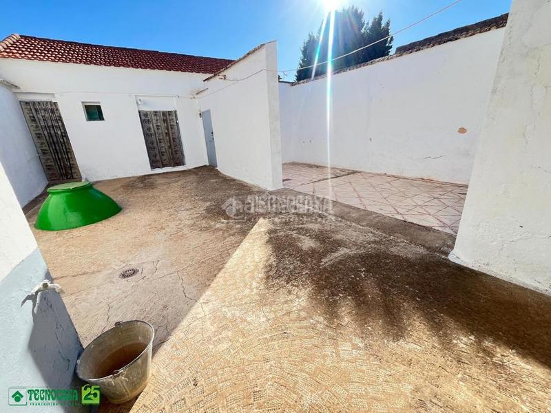 Foto a3a7e741-3908-4a5e-961c-7811fc05ab98. Casa aparellada a Pozuelo de Calatrava