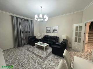 Casa aparellada en Almagro. Casa en venta en almagro