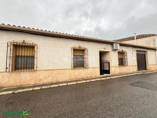 Casa aparellada a Almagro. Casa en venta en almagro