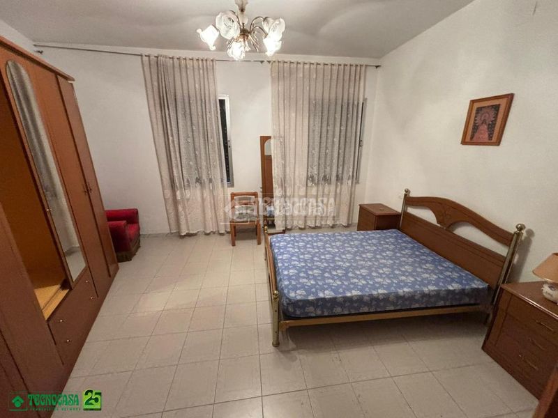 Foto 05060d31-59e1-4f66-8c1d-d6e2d4e54b62. Casa aparellada amb calefacció a Almagro