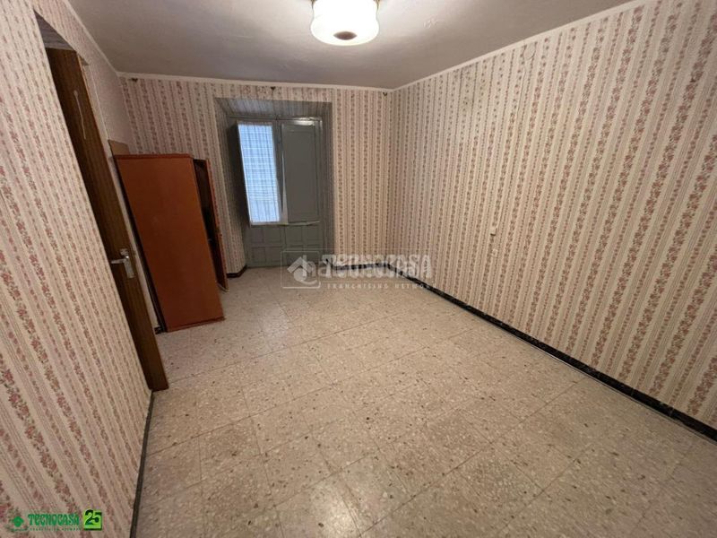 Foto 84f9dc6c-e890-4521-b6af-eeac844e33a2. Casa aparellada amb calefacció a Almagro