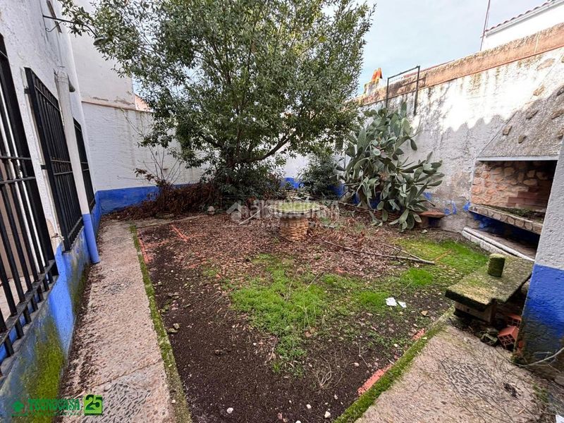 Foto a9af46cc-3609-4b6c-a670-f4817b229cb1. Casa aparellada amb calefacció a Almagro