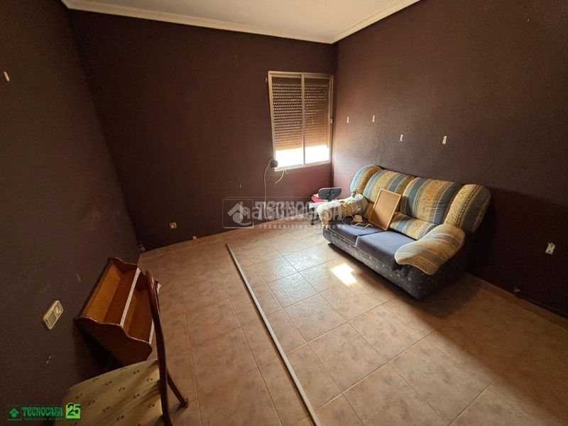 Foto c2eb690e-3b9c-405c-99a0-a67de464c4ca. Casa aparellada amb calefacció a Almagro