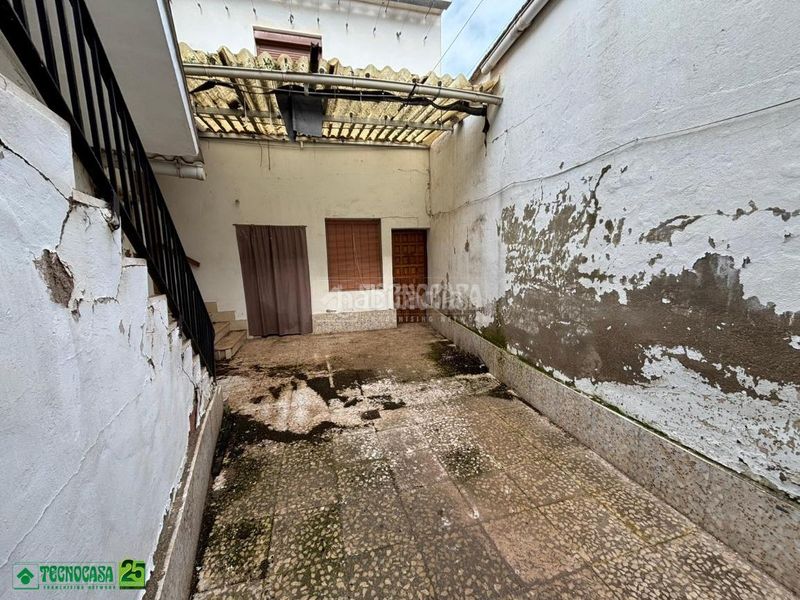 Foto c876cdae-64e0-4827-815b-d30ea20fea27. Casa aparellada amb calefacció a Almagro