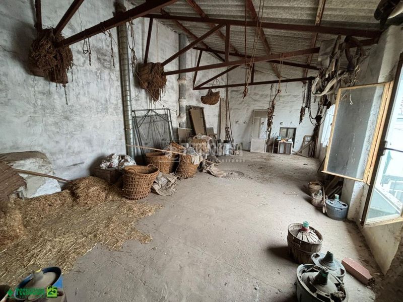 Foto 319b80ec-afb0-4720-84ac-0a73abffe5ef. Casa aparellada amb calefacció aparcament a Almagro