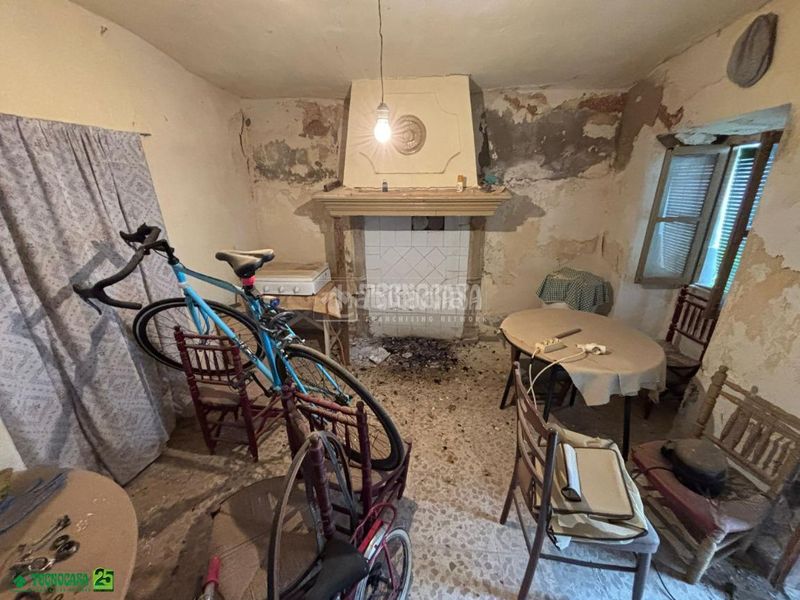 Foto 3b2a8f38-2eff-47cc-b030-cb6bbc4cd10a. Casa aparellada amb calefacció aparcament a Almagro