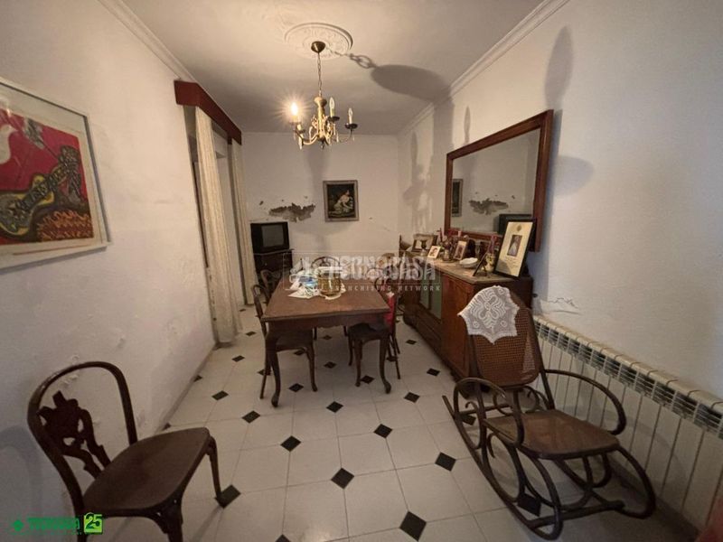 Foto 5eeed141-8066-41bc-b987-7b18654e6554. Casa aparellada amb calefacció aparcament a Almagro