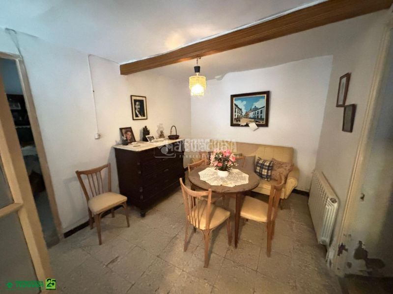 Foto 7be7d6db-99ae-4cac-bcfe-f5c4b234859f. Casa aparellada amb calefacció aparcament a Almagro