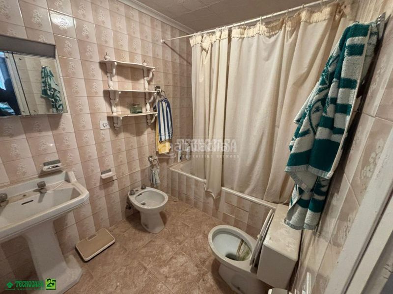 Foto ca6a1411-f9e5-4d9f-a4ef-5c2a776c03a1. Casa aparellada amb calefacció aparcament a Almagro