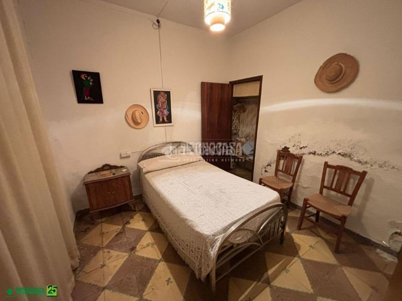 Foto de4018f4-3e09-461d-9424-aa65c34e20e0. Casa aparellada amb calefacció aparcament a Almagro