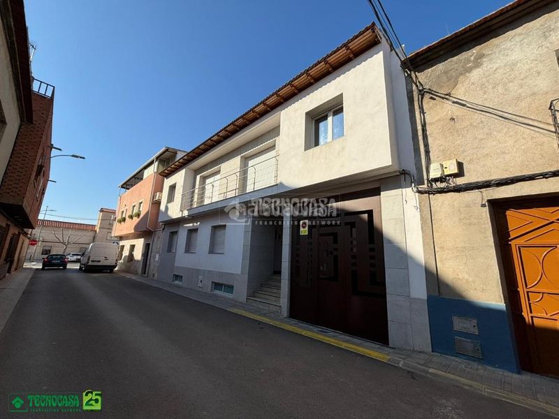 Foto 22a1825b-c074-47dd-87ed-920e94e1b308. Casa aparellada a Bolaños de Calatrava
