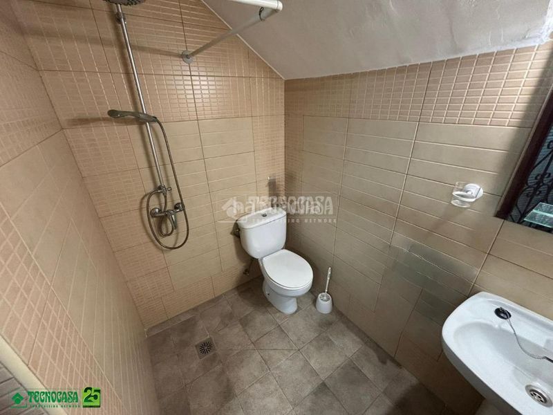 Foto 65bbb7b8-1305-4f85-987d-d03d1a443ed8. Casa aparellada a Bolaños de Calatrava