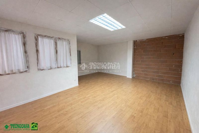 Foto 70b0e753-af12-4798-8f33-a4d44da158c0. Casa aparellada a Bolaños de Calatrava