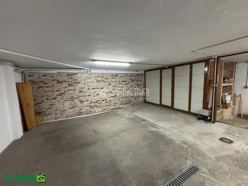 Foto 90a91ae1-36b6-4ce6-a76d-a728757a5711. Casa aparellada a Bolaños de Calatrava