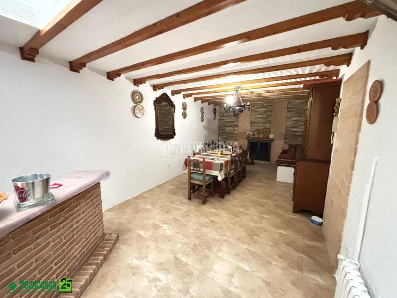 Foto b8c57e6a-f2a4-40ef-8df5-c0a33fb580ec. Casa aparellada a Bolaños de Calatrava