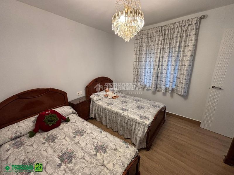 Foto f78a8cba-0504-4078-aabb-401f9db7519d. Casa aparellada a Bolaños de Calatrava