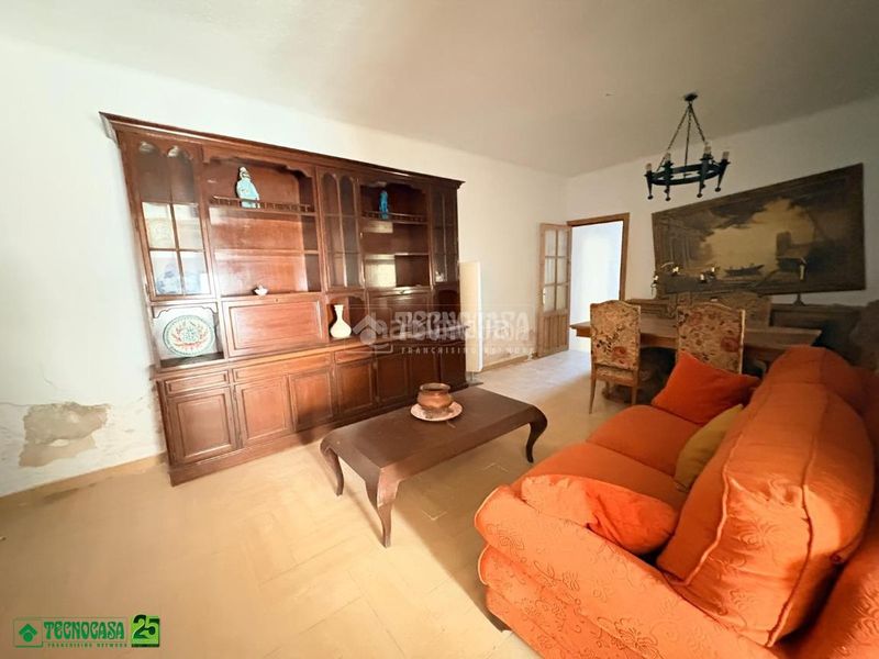 Foto 4d5a135b-948f-4aa0-ab10-4336865d697f. Casa aparellada a Almagro