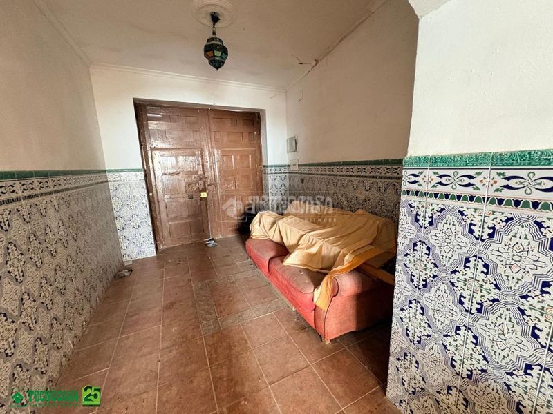 Foto 7cae9bce-a81d-4ee4-be21-a20435f58151. Casa aparellada a Almagro