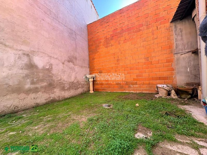 Foto b8e5a3b0-2020-4f07-a7c1-75f314e085e2. Casa aparellada a Almagro