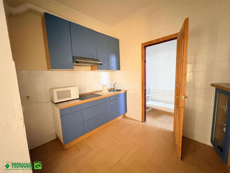 Foto c0829077-eec6-46ba-a7c2-25dbcfd23552. Casa aparellada a Almagro