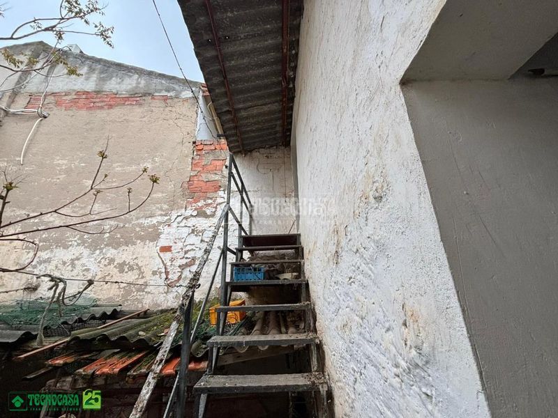 Foto 5728ca8c-df23-40d3-87b0-aa87d92aebf2. Casa aparellada a Almagro