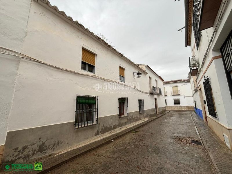 Foto 5d5ae22f-aa6c-4462-8762-c04511c7cb94. Casa aparellada a Almagro