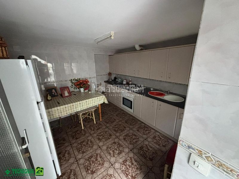 Foto 675eed62-0d8e-4611-adb7-f5ab8219722e. Casa aparellada a Almagro