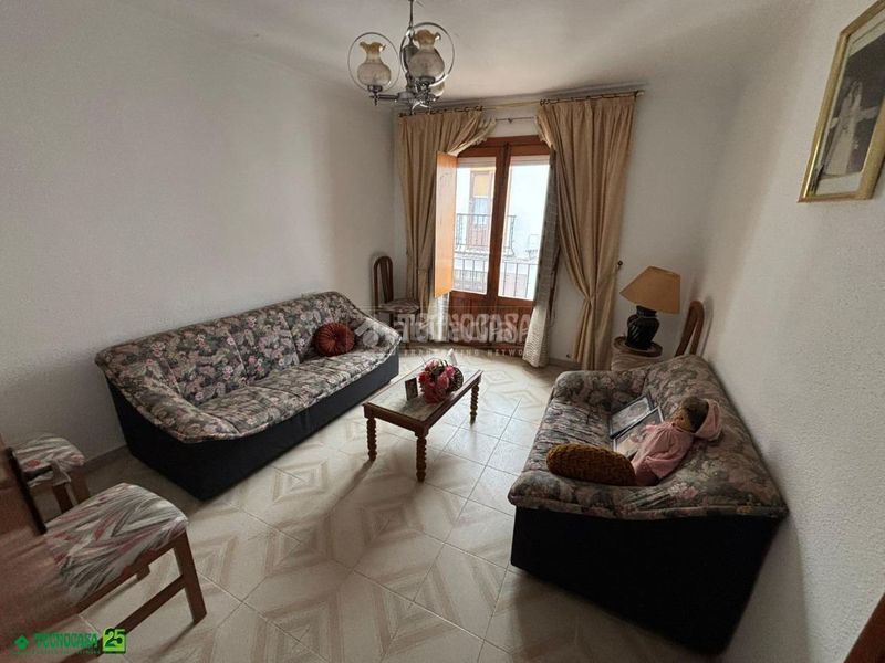 Foto 73954884-4cd7-4473-9a5f-17f5cced30f0. Casa aparellada a Almagro