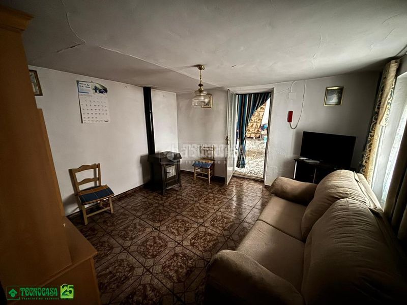 Foto 7dd1120f-4786-4b0e-b8b0-18c5b19ad599. Casa aparellada a Almagro